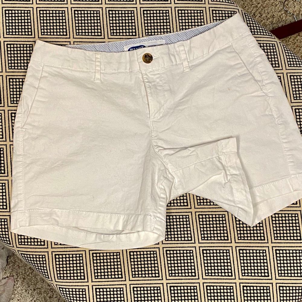 Old Navy Everyday White short size 4